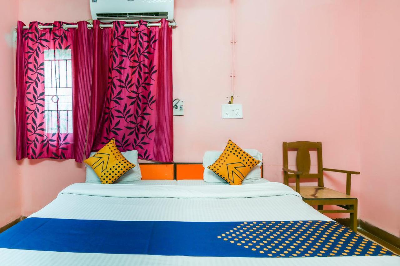 Spot On 67211 Hotel Gokul Даман Екстер'єр фото